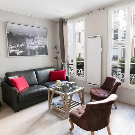 On The Famous Rue Sorbonne By Guestready * Paris